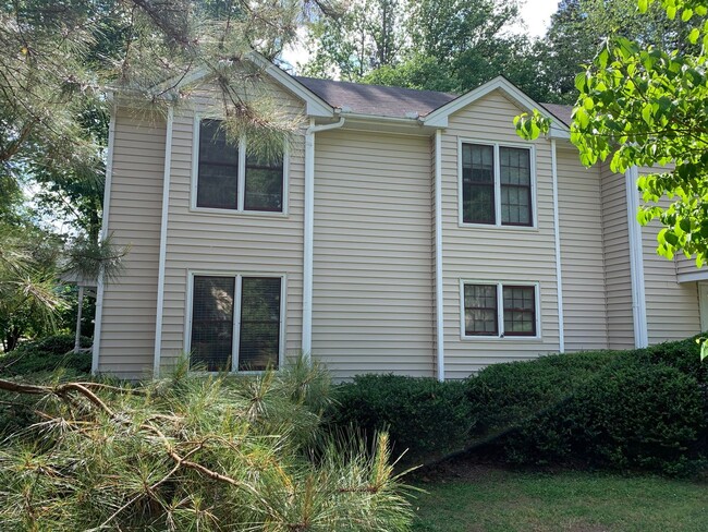 North Raleigh Townhome-Large Bedrooms -1.5... - North Raleigh Townhome-Large Bedrooms -1.5...