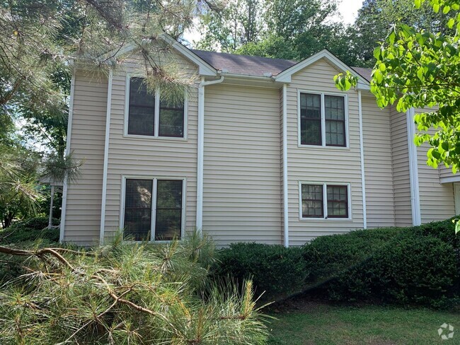 Building Photo - North Raleigh Townhome-Large Bedrooms -1.5...