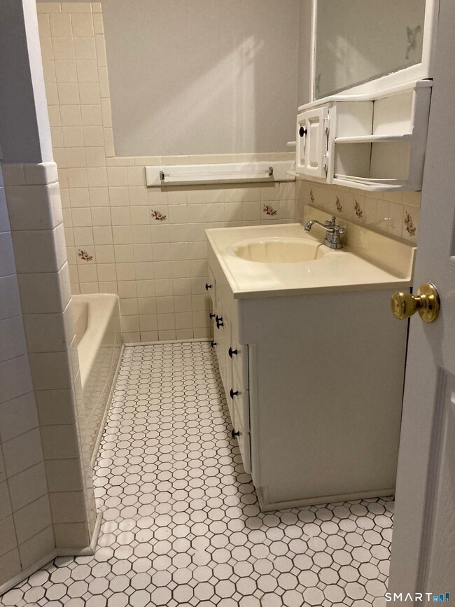 Photo - 235 Deacon St