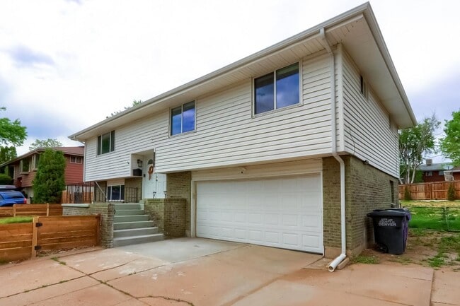 Building Photo - Beautiful 4-Bedroom, 3-Bathroom Home! Ever...
