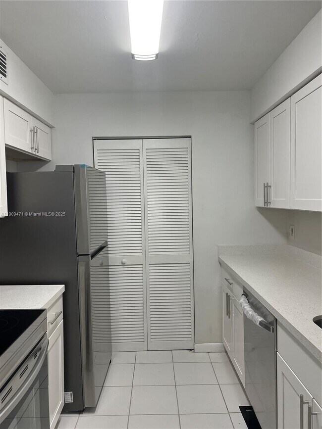 Photo - 500 NE 2nd St Unidad 312