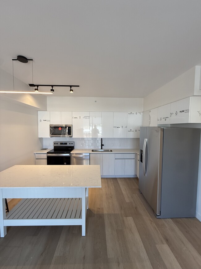 Building Photo - 226 SE 3rd St Unit B7 Rental