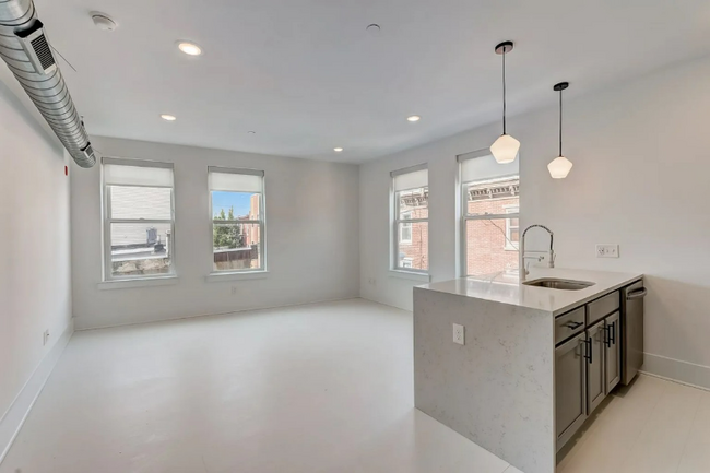 Building Photo - 2014 Amber St Rental