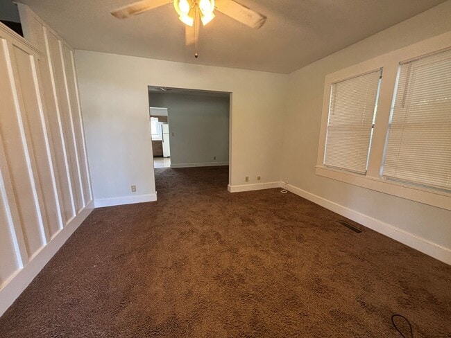 Photo - 2214 Roanoke Ln