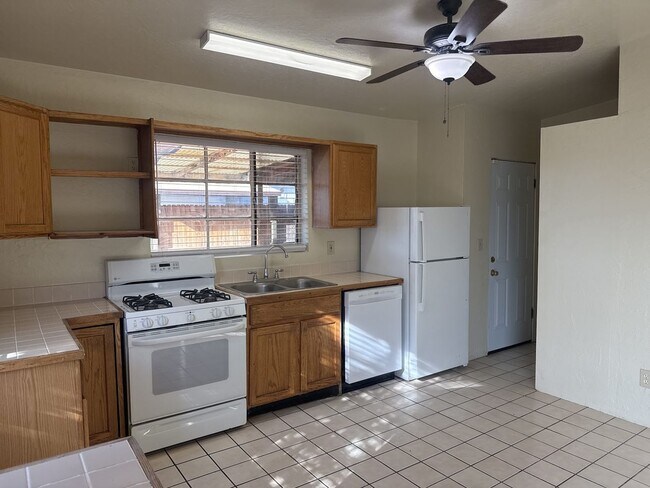 4443 S 4th Ave