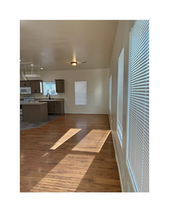 Dining Area - 2640 W 5th St