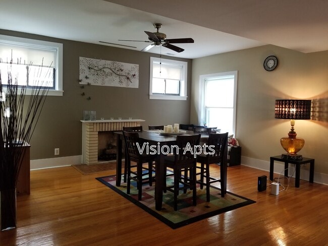 Building Photo - 5828 N Kenmore Ave Unit 1