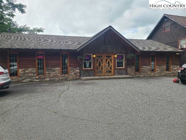Photo - 2780 Tynecastle Hwy