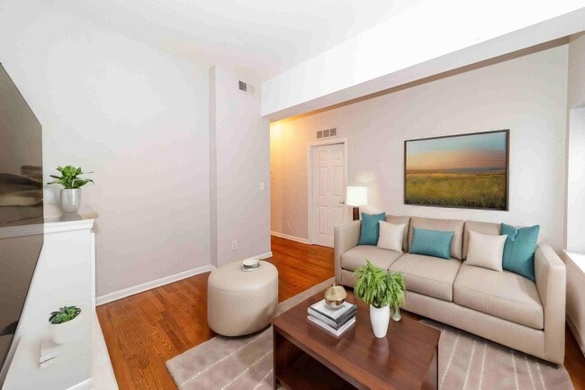 Building Photo - 227 Christopher Columbus Dr Unit 335B Rental
