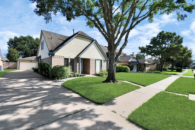 Photo - 315 Muirwood Ln