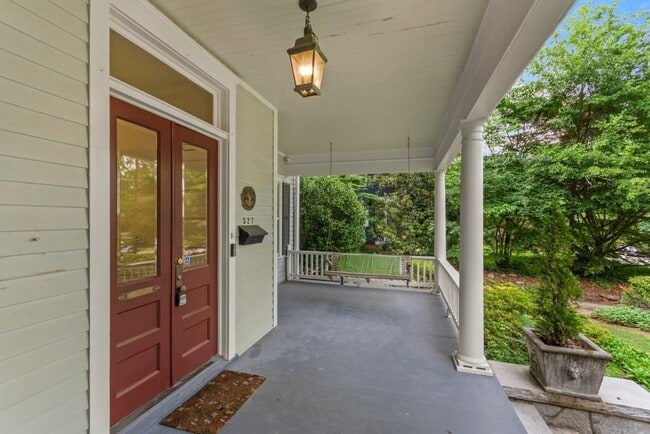 Photo - 327 Adams St