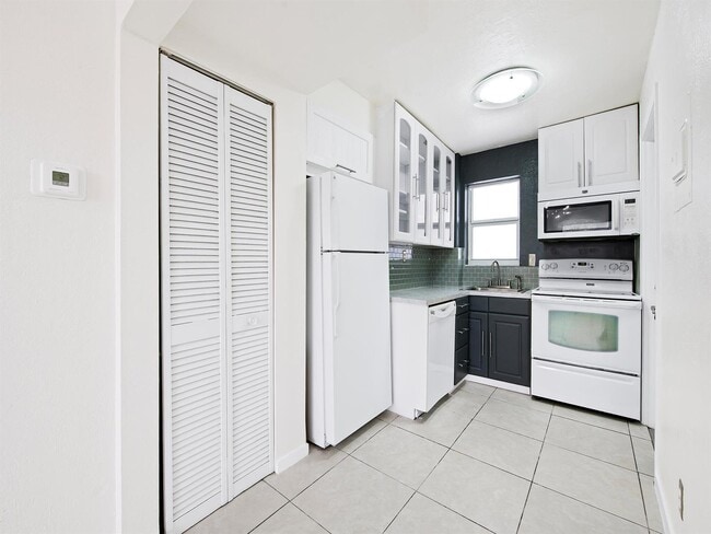 Photo - 2238 Monroe St Unit 306