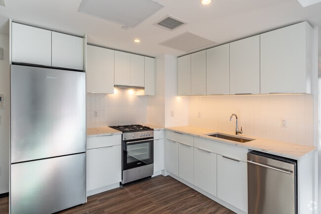 2BR, 2BA - 760SF - Kitchen