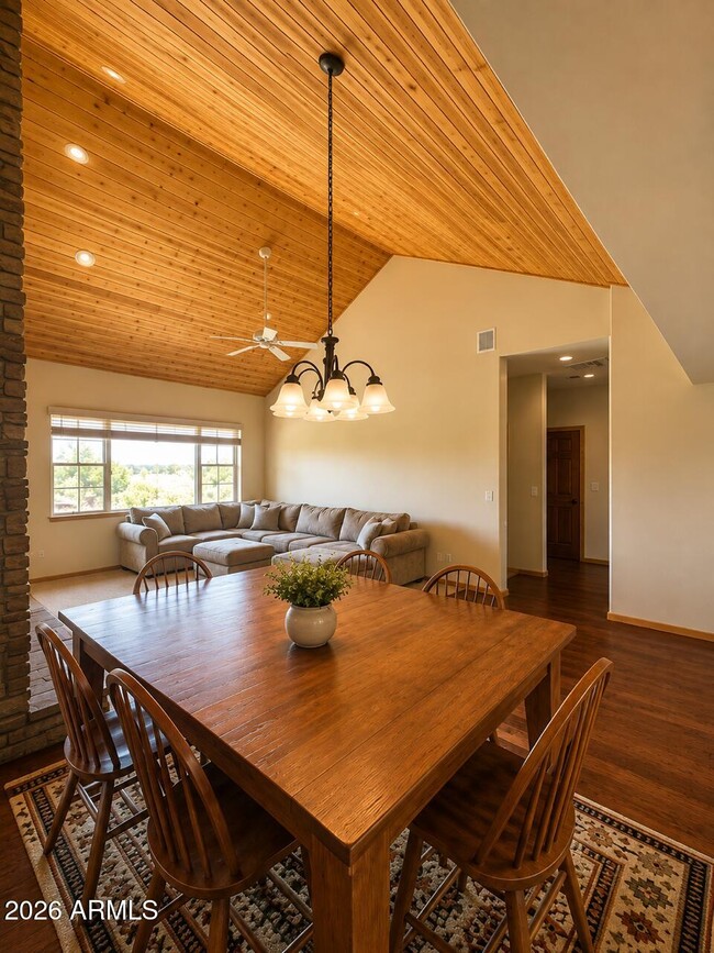Photo - 805 N Grapevine Cir