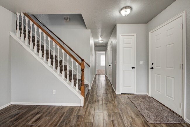 Photo - 917 Rambling Oaks Dr