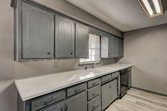Photo - 3 bed, 1.5 bath Home in Yukon, OK