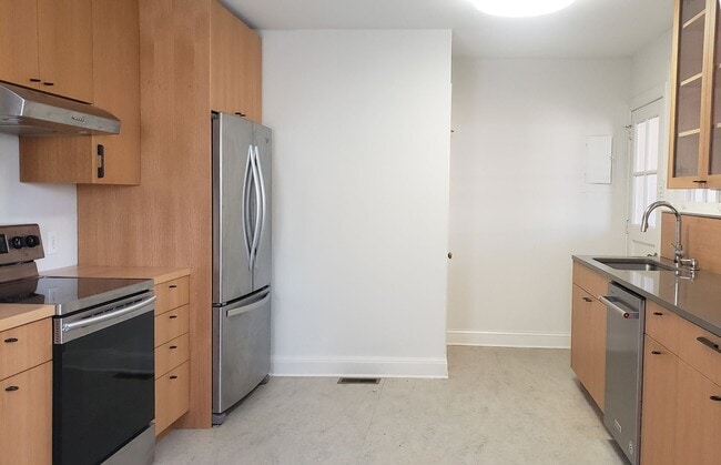 Photo - Renovated 2 Bedroom/ 1 Bath Duplex minutes to 12th South, Lipscomb, Belmont and Vandy