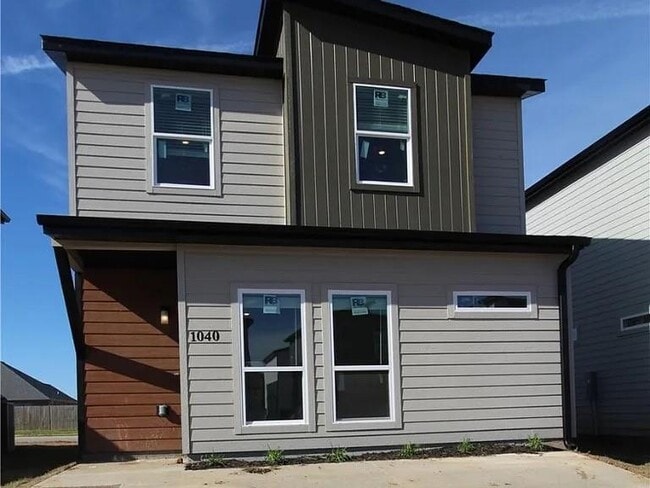 Photo - 1040 Boardwalk Ave