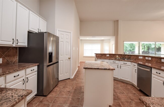 Photo - 22 E Hobbit Glen Dr