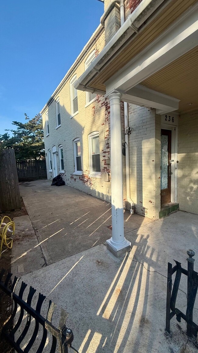 236 Laurel St