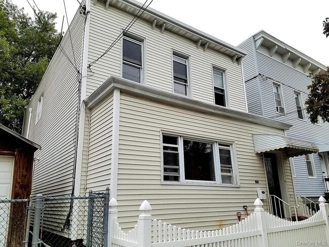 Building Photo - 20-27 121st St Unit 2FL