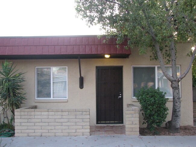 Front/wPorch - 3626 N 37th St Unit 14
