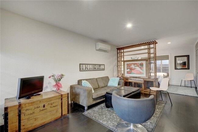 Photo - 1212 Castle Hill St Unit 3