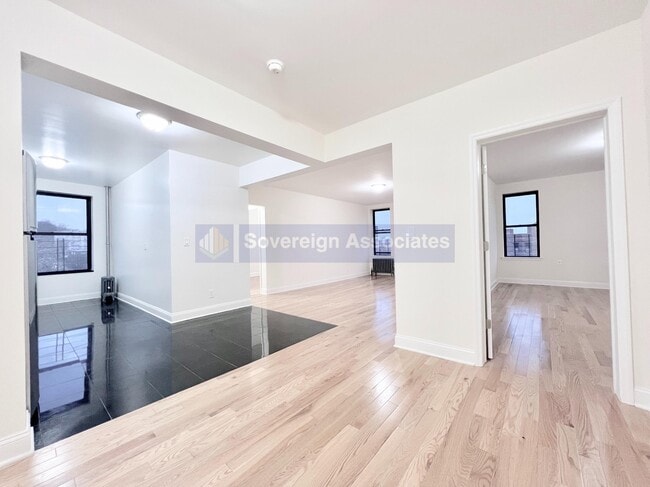 Building Photo - 1803 Riverside Dr