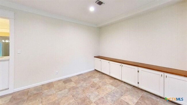 Building Photo - 805 Timber Dr