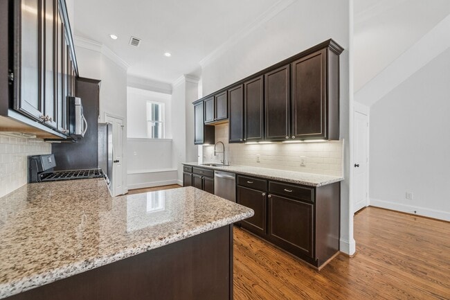 Photo - 617 W 24th St