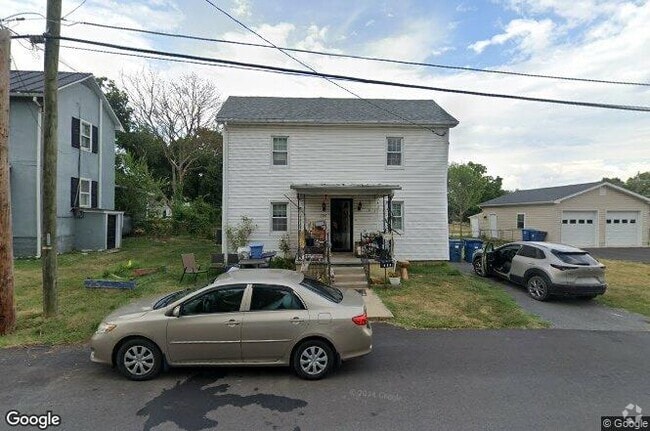 Building Photo - 108 Treadwell St Rental