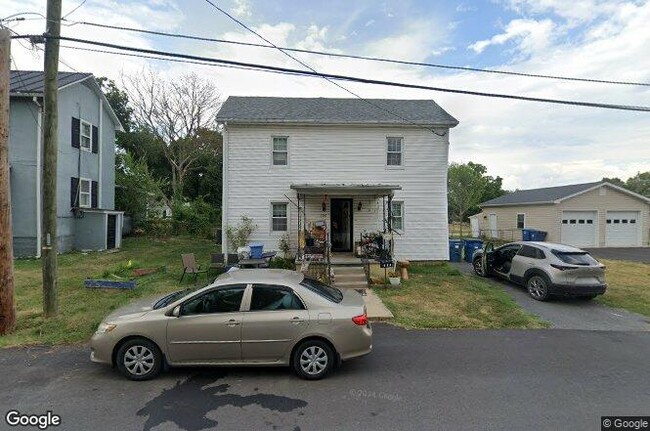 Building Photo - 108 Treadwell St Rental