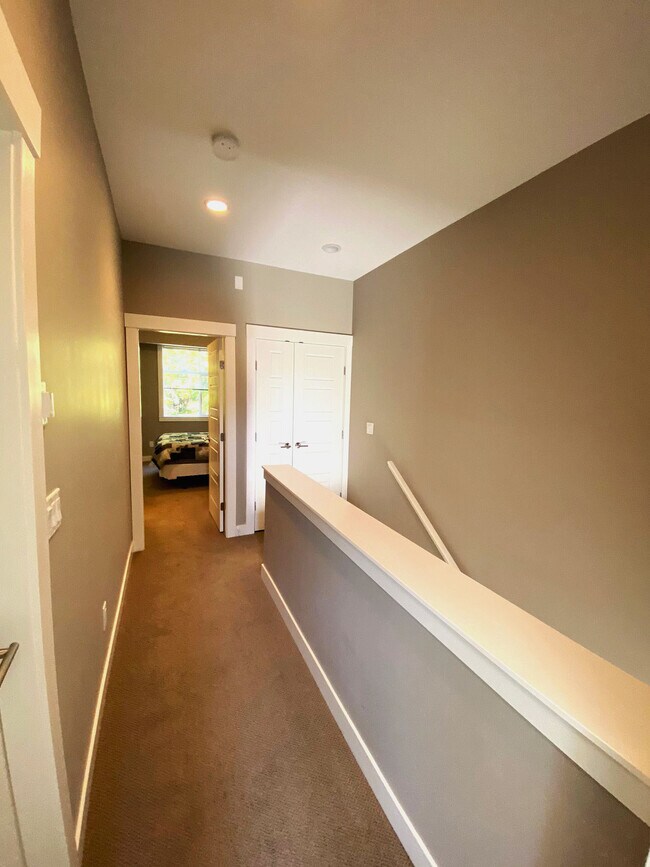 Photo - 110-110 Baxter Ave