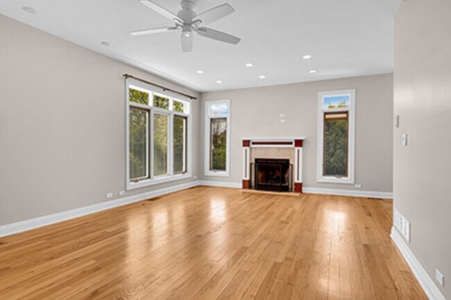 Photo - Spacious & Modern Townhouse in HIGHWOOD!