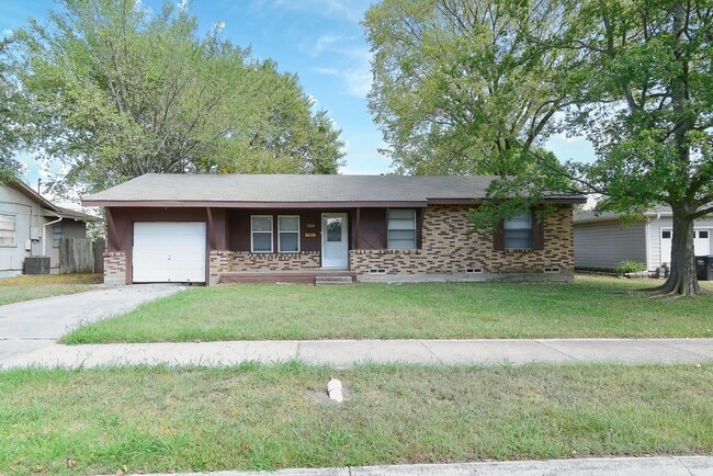 Photo - 1304 Skyline Dr