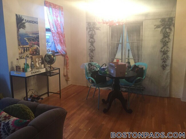 108 Gainsborough St Unit 403W
