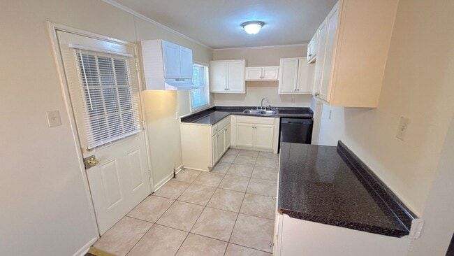 Photo - 1892 Capri Rd