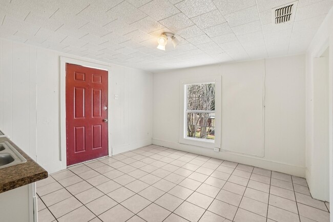 Photo - 302 S Wood St Unidad 2