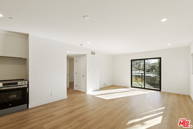 Photo - 2845 Marsh St Unidad 1/2