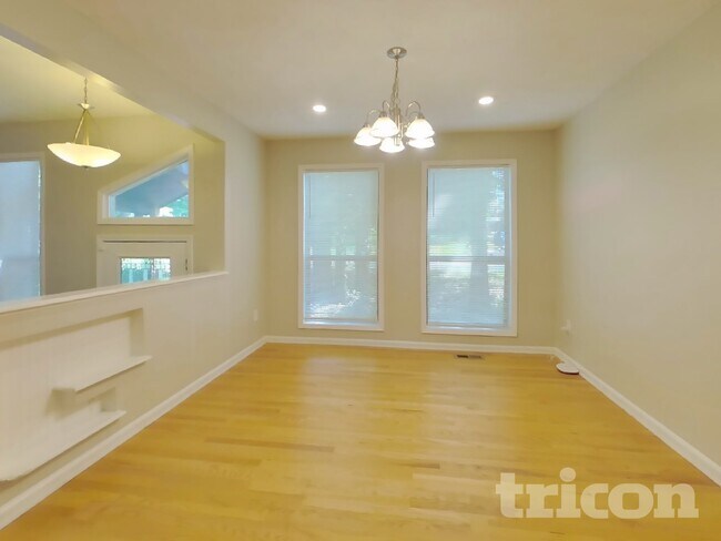 Photo - 2280 Lexington Way