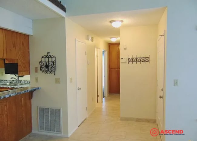 Photo - Cute 2 Bedroom Off Stockdale Hwy and Calif...