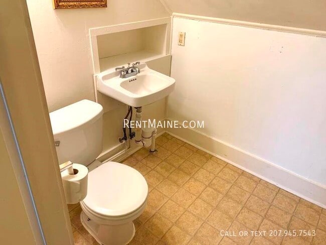 160 Grove St Unit D