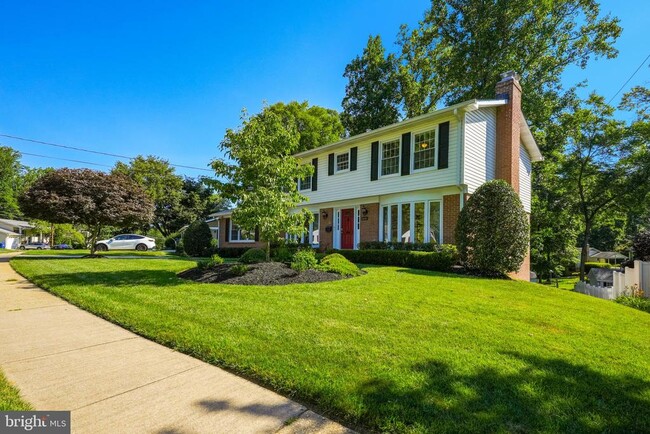 Building Photo - 5021 Fleming Dr