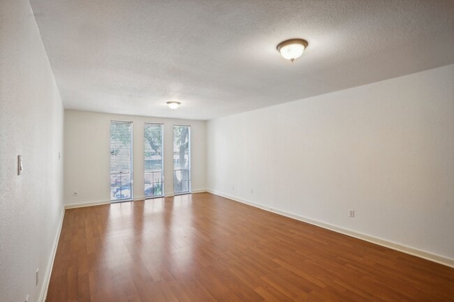 Photo - 4641 Wild Indigo St Unit 427