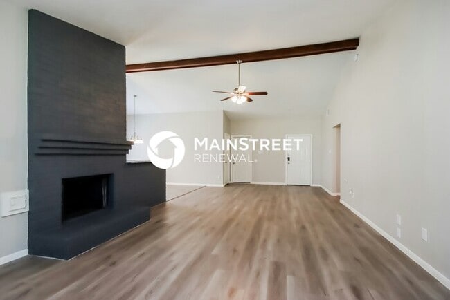Photo - 3 Bedroom Pet-Friendly Home in Houston, TX with Main Street Renewal