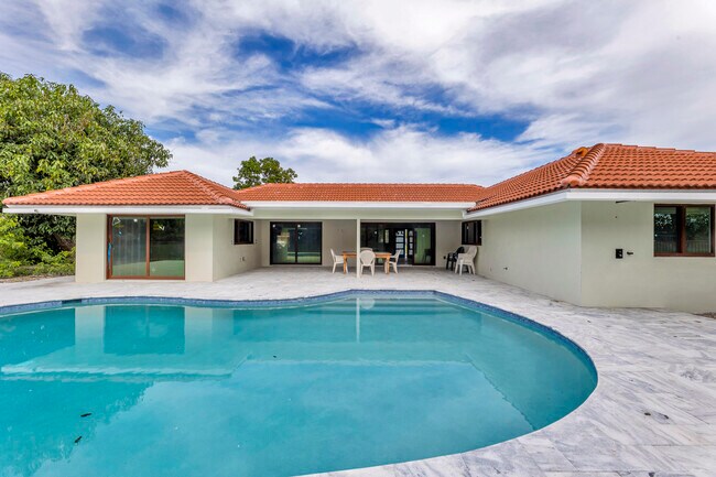 Photo - 5924 Pinebrook Dr