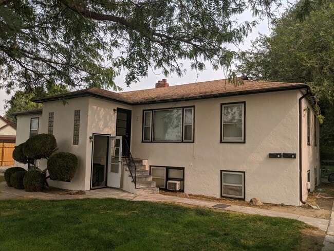 Building Photo - 712 S Canyon St Unit # 1