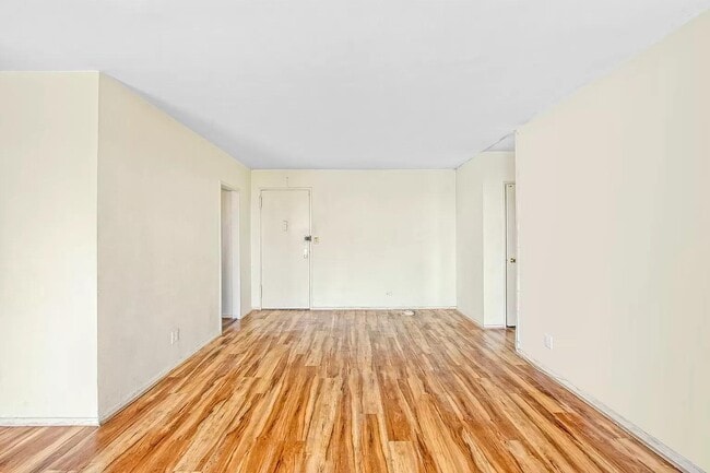 Photo - 2915 W 5th St
