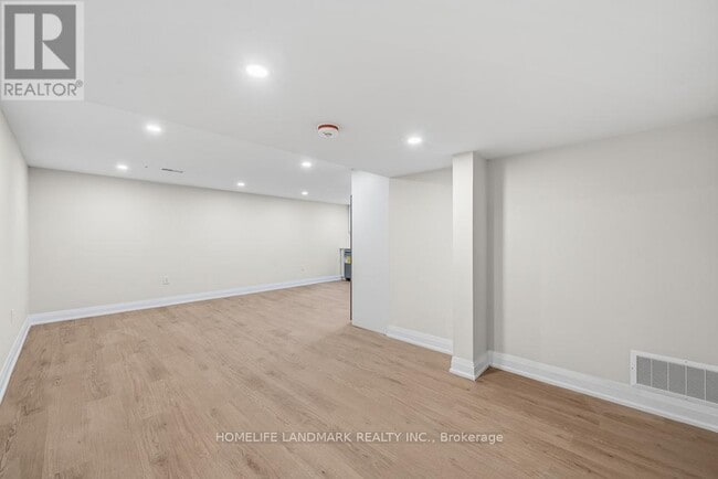 Photo - 135 Waterloo Ave