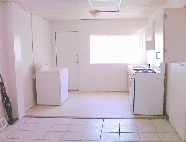 Photo - 915 Maple Terrace